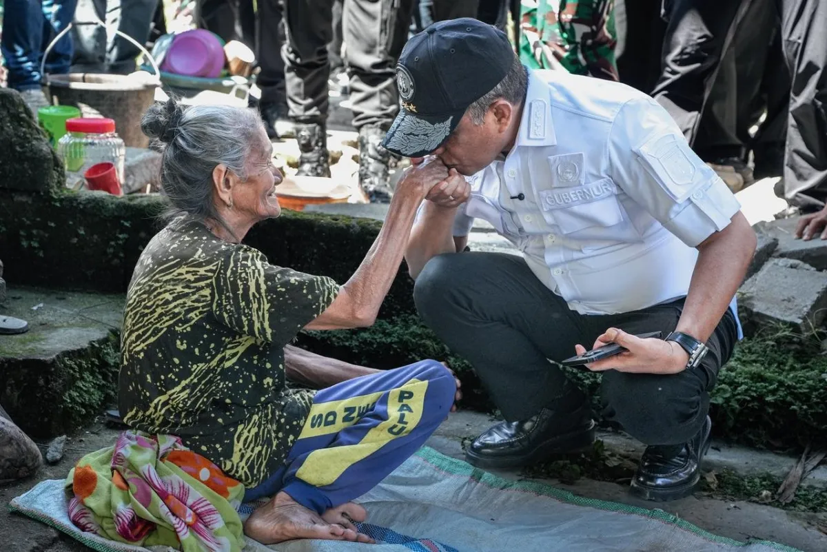 Anwar Hafid Tinjau Langsung Korban Gempa di Sigi Usai Dibatalkan Agenda Nasional
