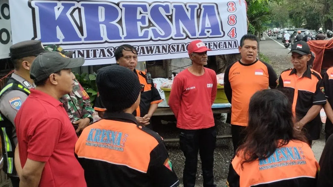 Relawan Kresna Bagikan Takjil di Malang, Sambut Ramadan dengan Kebaikan