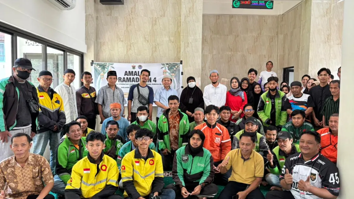 FKM UNHAS Bagikan Sembako untuk Masyarakat dalam Amaliah Ramadhan 4