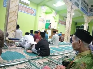 Bhabinkamtibmas Polsek Sindangkerta Gelar Tarawih Keliling untuk Tingkatkan Keamanan Ramadhan