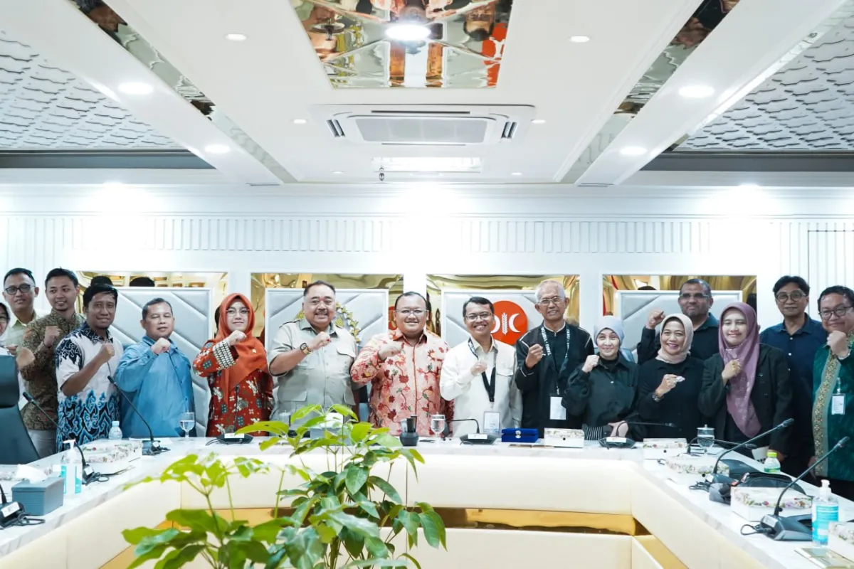 Fraksi PKS DPR RI Terima Kunjungan Warga Terdampak TPA Liar di Limo Depok