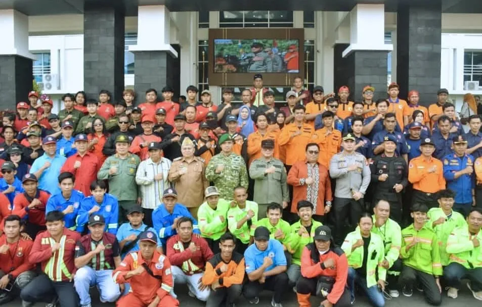 Bupati Kubu Raya Berikan Apresiasi dan Bantuan Sembako untuk Relawan Damkar