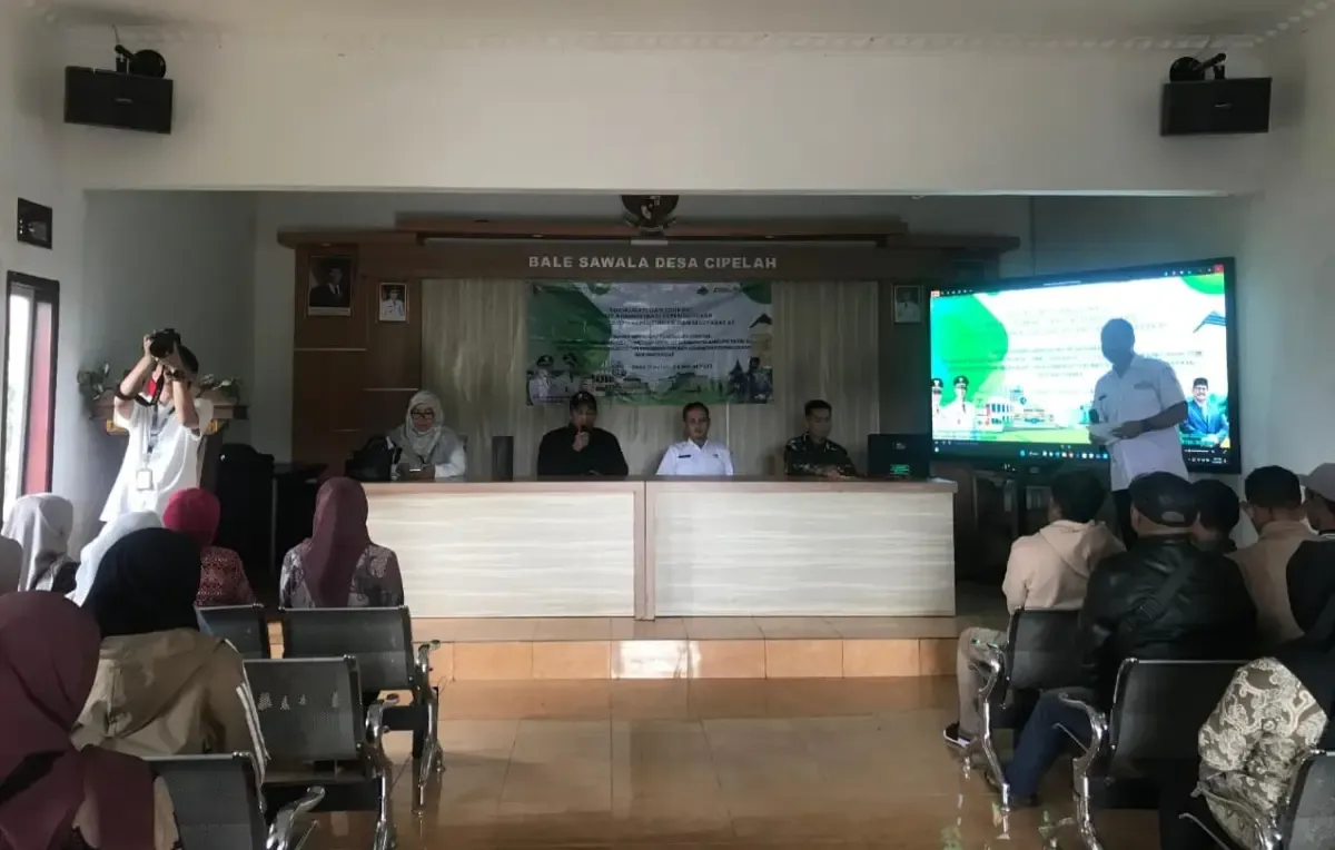 Satgas TMMD Kodim Bandung Sosialisasikan Administrasi Kependudukan di Desa Cipelah