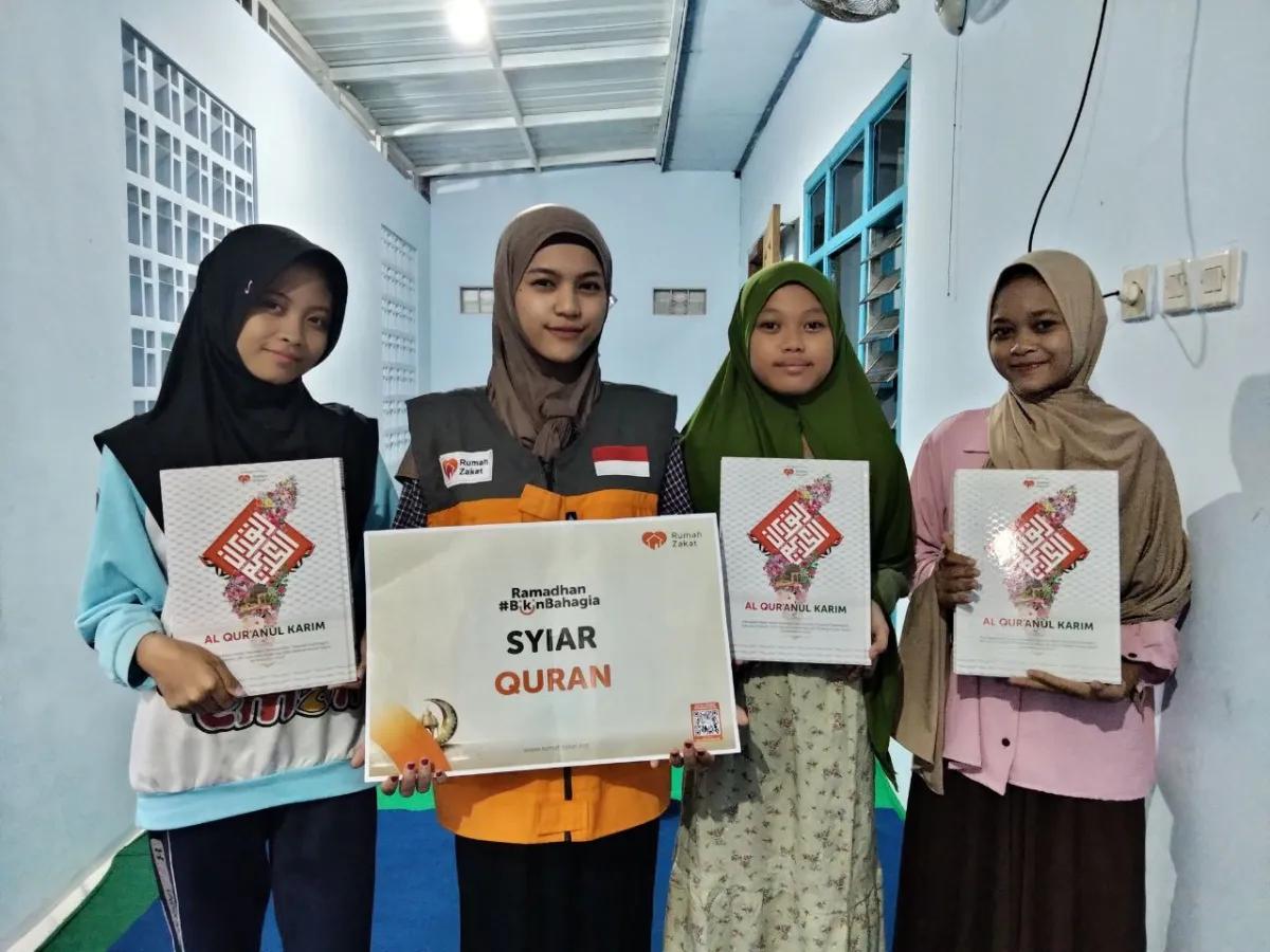 Rumah Zakat Salurkan 15 Al-Qur'an untuk Santri di Kediri