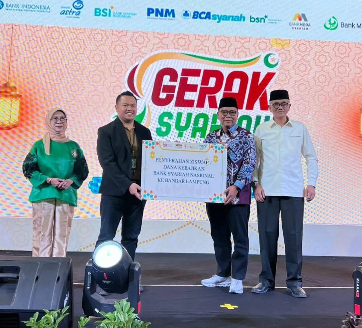 Bank Syariah Nasional Salurkan Zakat Melalui BAZNAS di Gerak Syariah Lampung