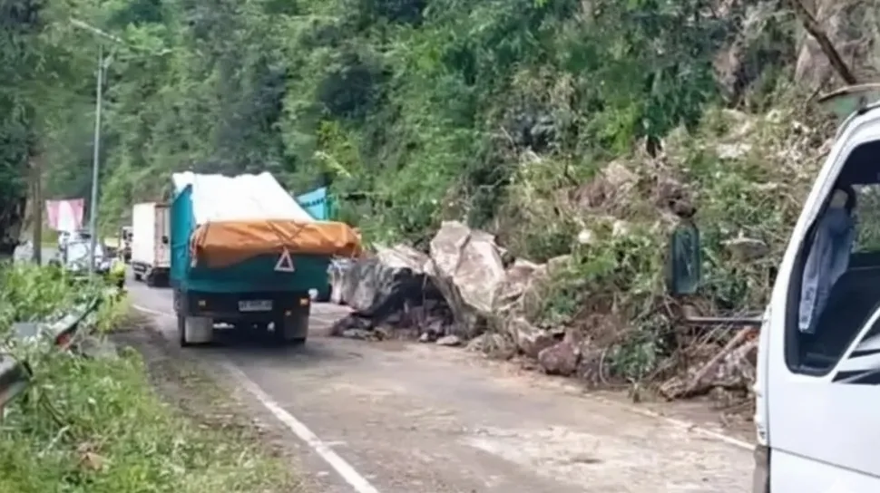 Longsor Putus Jalur Utama Pacitan-Ponorogo, Lalu Lintas Kini Buka Tutup