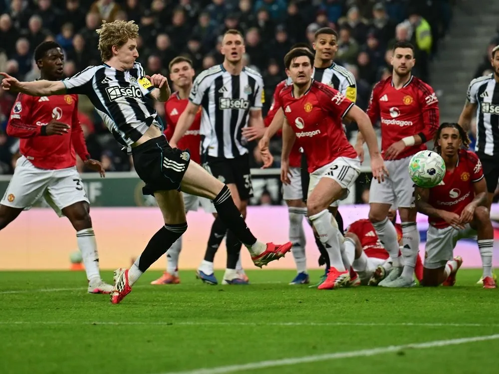 Newcastle Raih Kemenangan Dramatis atas MU Meski Bermain dengan 10 Pemain