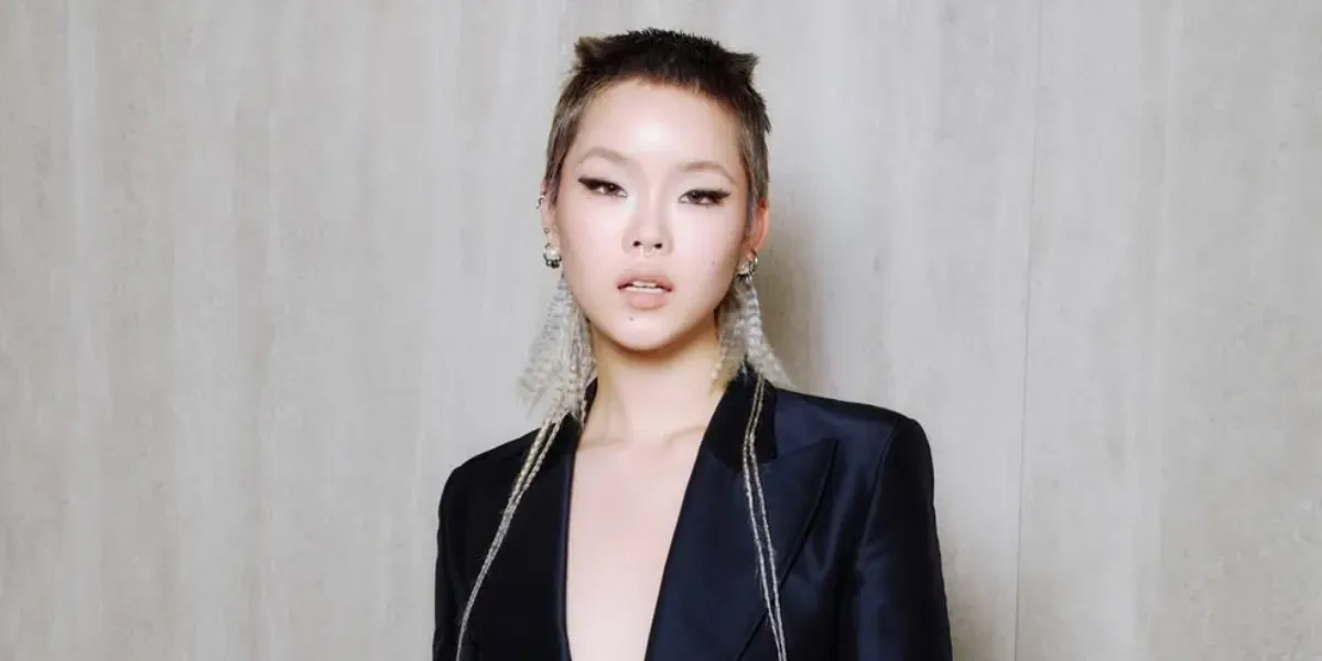 Cocona XG Tampil Berani di Milan Fashion Week dengan Setelan Hitam