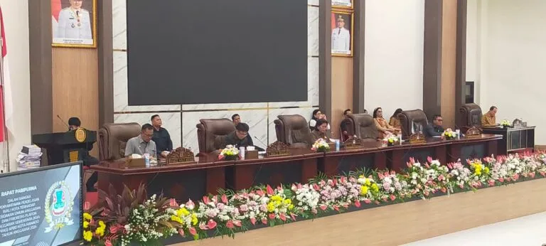 Wali Kota Tangsel Hadiri Rapat Paripurna DPRD Bahas RTRW