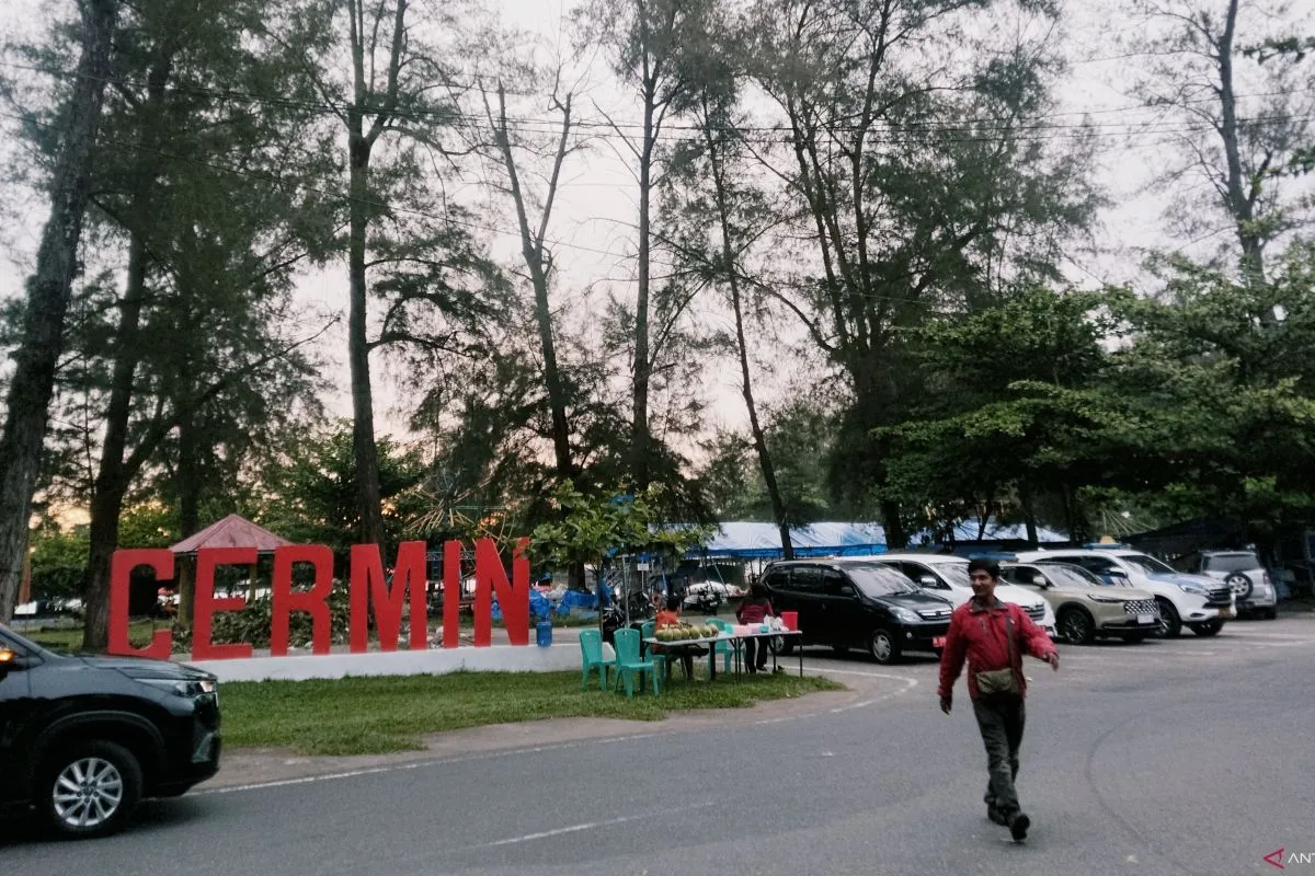Pantai Pariaman Jadi Tempat Favorit Ngabuburit Warga Saat Ramadan