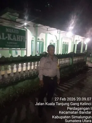 Bhabinkamtibmas Amankan Salat Tarawih di Masjid Al-Khafi Perdagangan