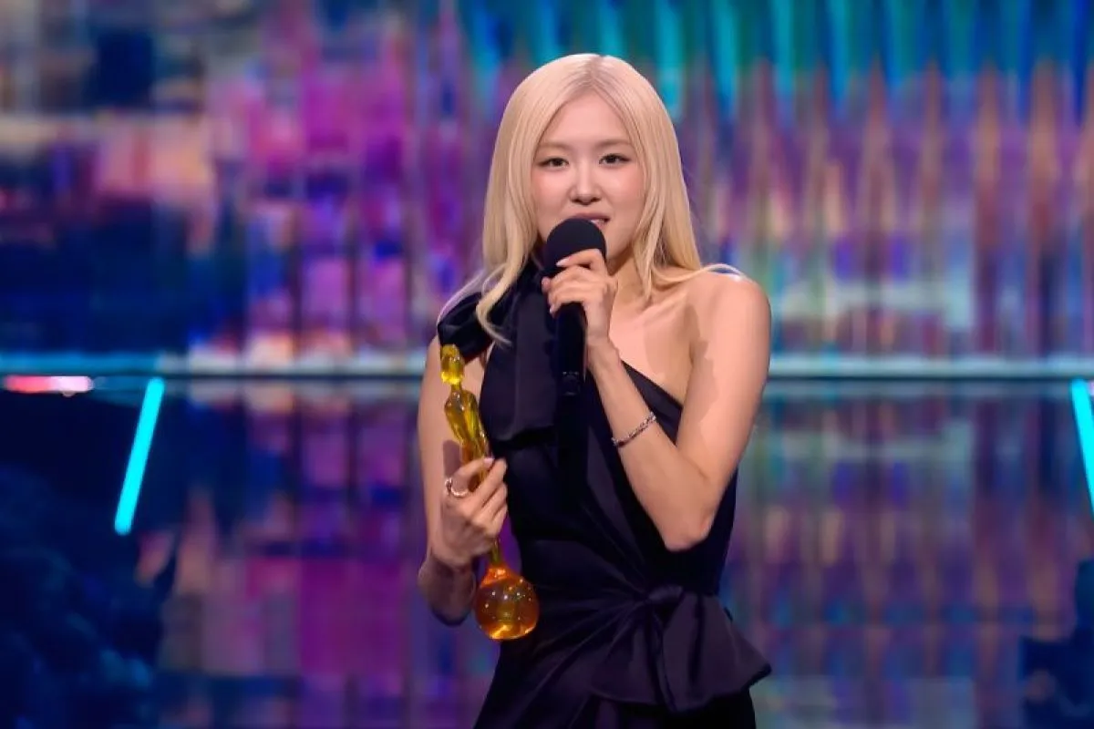 Rosé BLACKPINK Raih BRIT Award, Artis K-pop Pertama Menang di Ajang Tersebut
