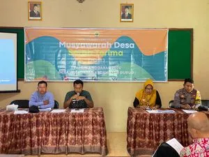 Bhabinkamtibmas Dukung Transparansi dalam Musyawarah Desa Penadaran 2025
