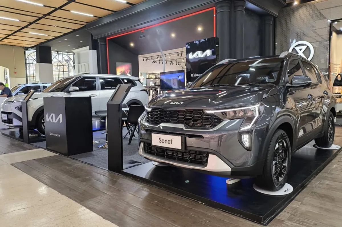 Kia Hadirkan All New Carens dan New Sonet Melalui Mall Exhibition di Bandung dan Jakarta