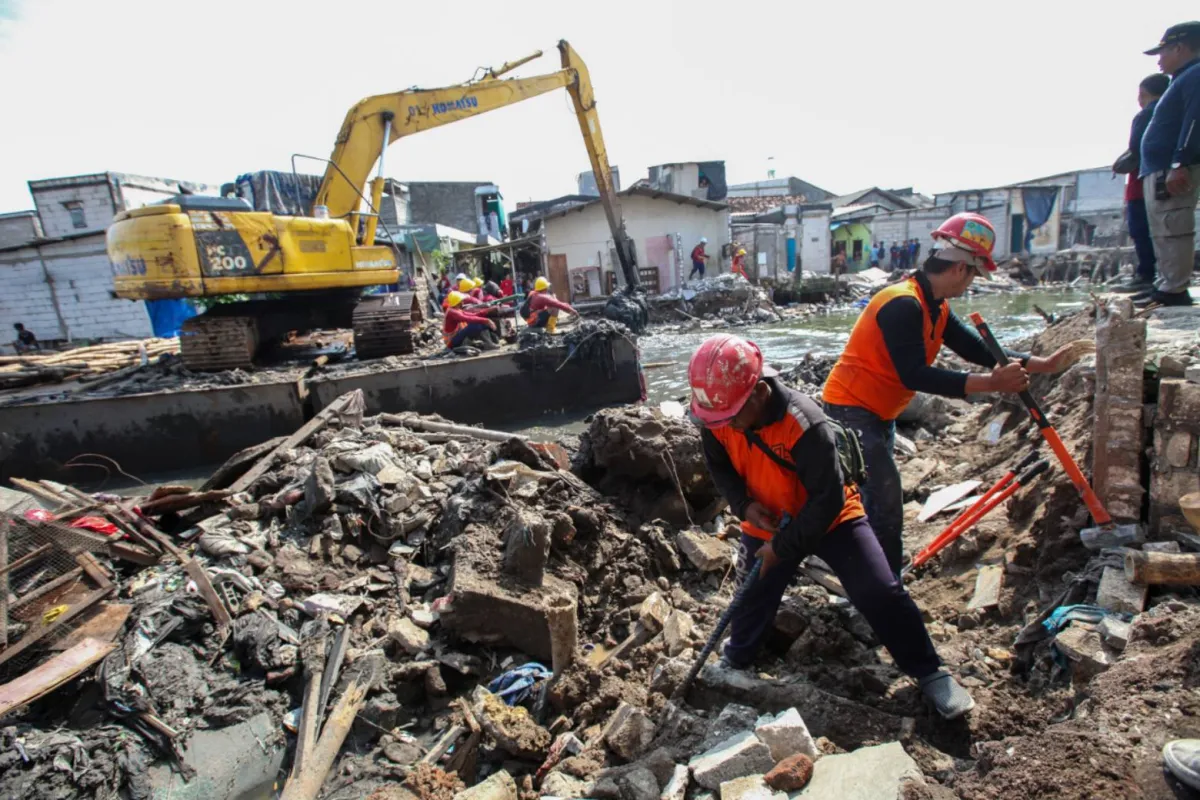 Pemkot Surabaya Lanjutkan Normalisasi Sungai Kalianak dengan Fokus Komunikasi Warga