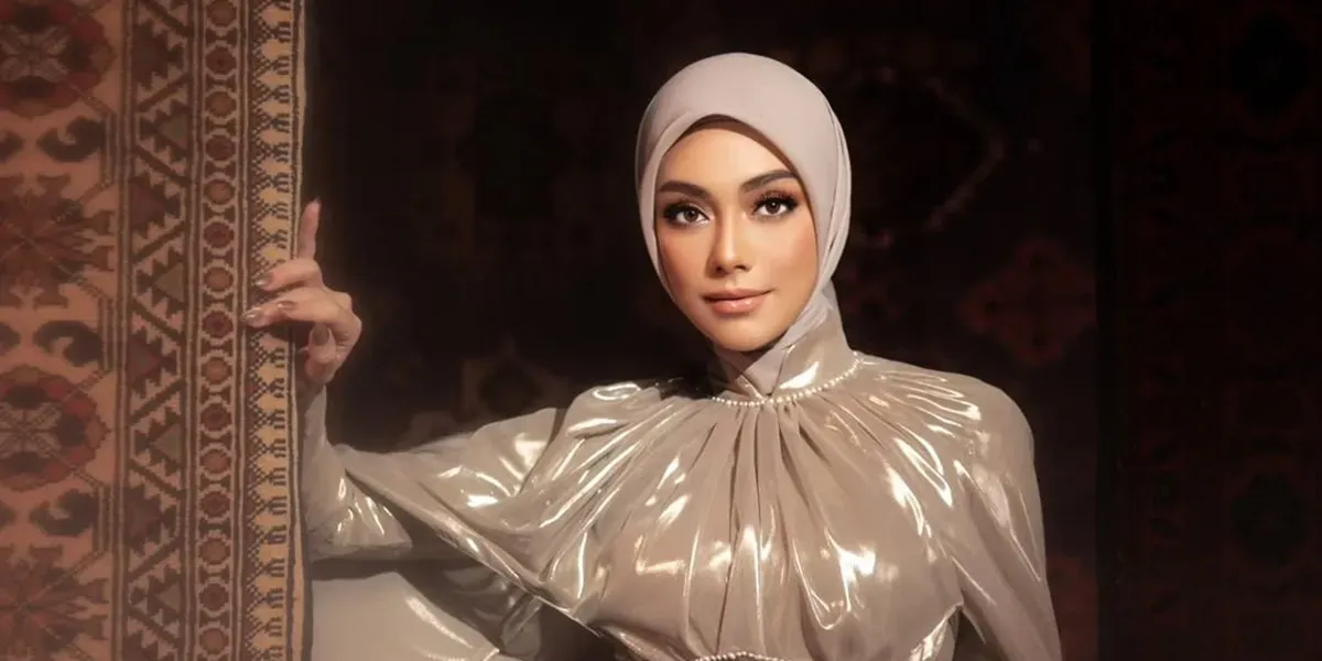Celine Evangelista Tampilkan Pesona Elegan dalam Photoshoot Terbaru