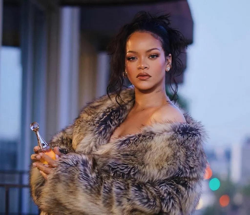 Rihanna Tanda-tanda Garap Album R9 Setelah Delapan Tahun