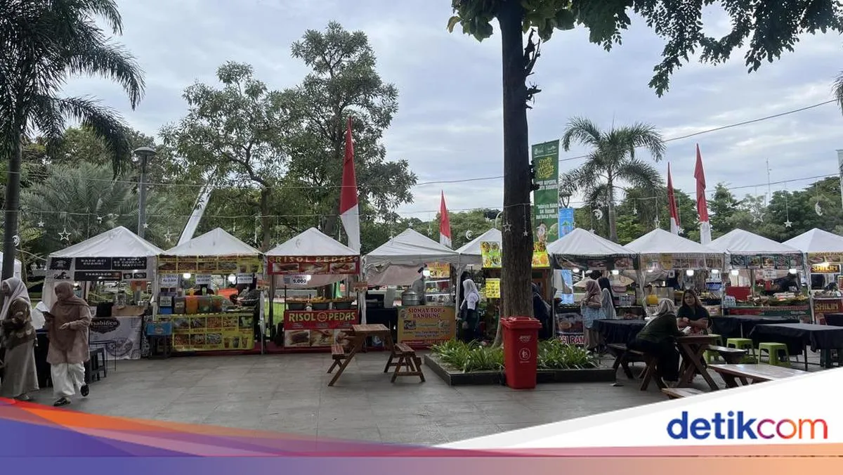 Ratusan Pengunjung Nikmati 50 Tenant Kuliner di Masjid Istiqlal Saat Buka Puasa