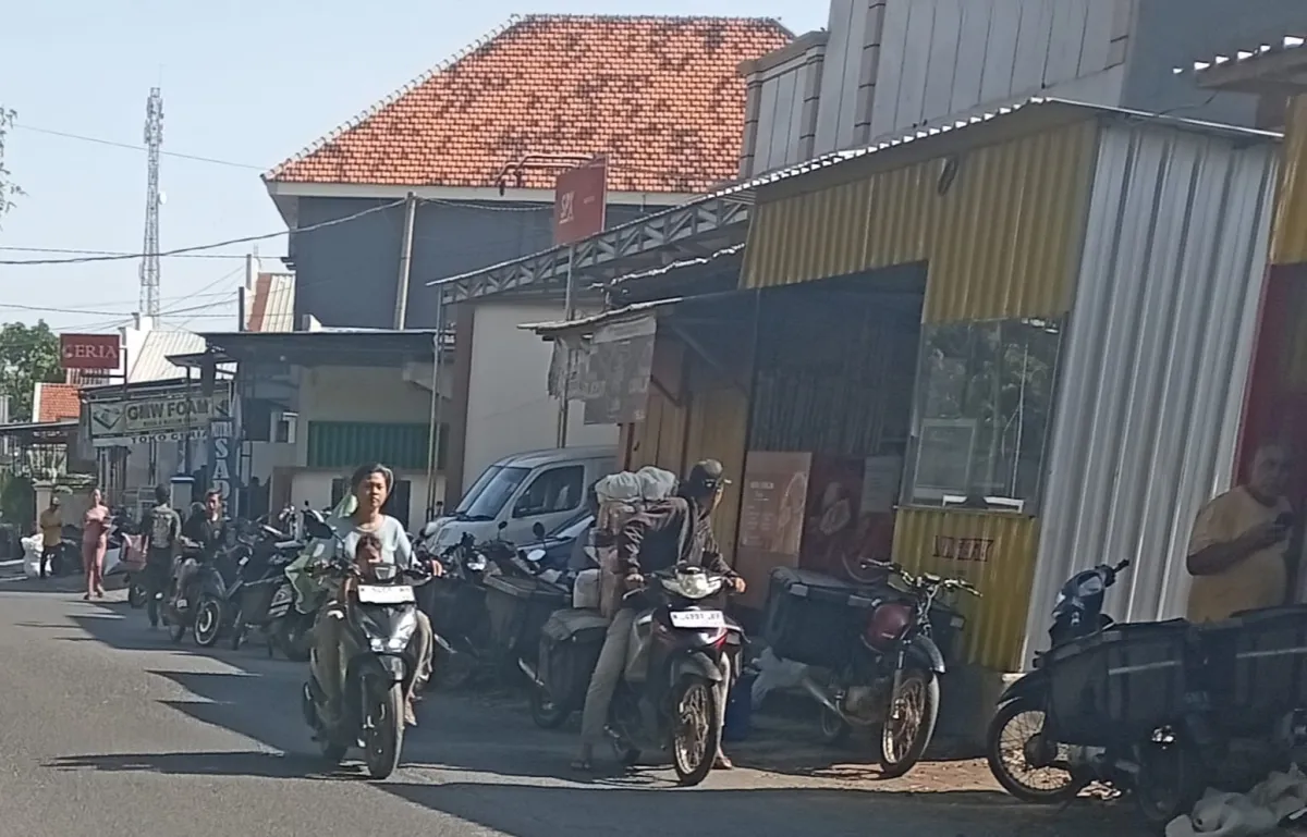 Gudang Transit Paket di Maron Kidul Diduga Ilegal, Berpotensi Ganggu Lalu Lintas