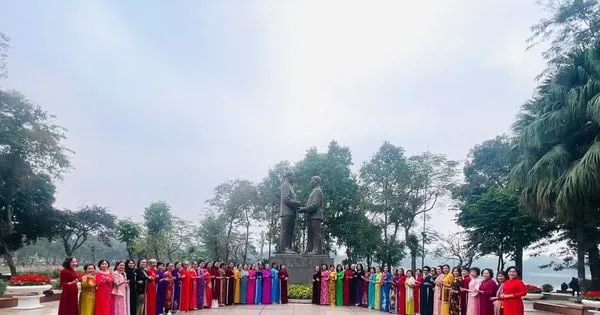 Mengenakan Ao Dai: Merayakan Tradisi dan Identitas Nasional di Hanoi
