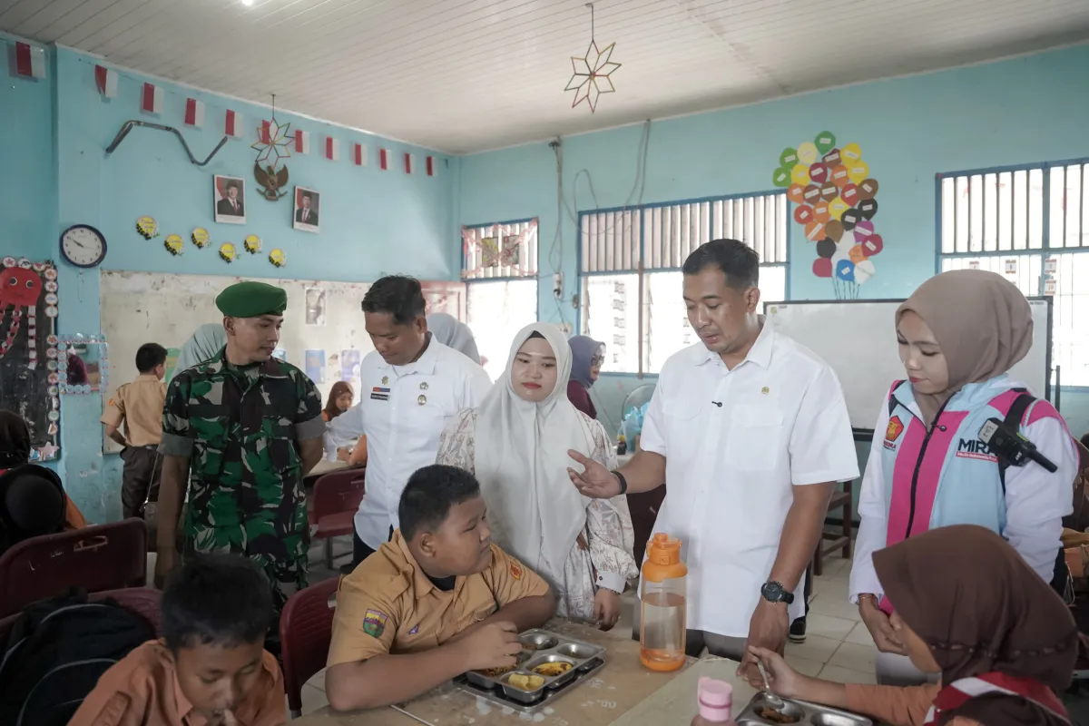Ade Jona: Program MBG Tidak Sentuh Dana Pendidikan, Fokus pada Gizi dan Ekonomi Rakyat