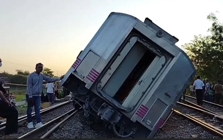 KA Bangunkarta Anjlok di Stasiun Bumiayu, Penumpang Dievakuasi