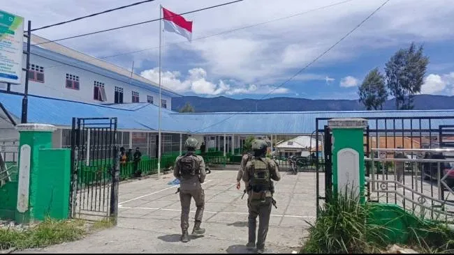 Satgas Damai Cartenz Lakukan Patroli Humanis di Intan Jaya