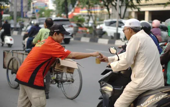 CBR Banjarmasin Berbagi Takjil Menyambut Ramadan