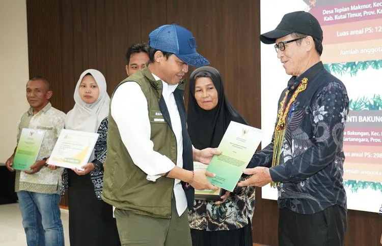140 KK di Kalimantan Timur Terima SK Perhutanan Sosial di IKN