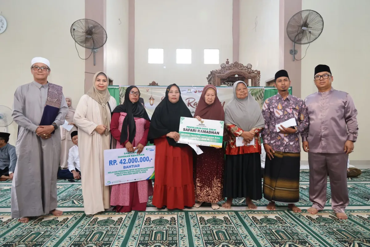 Wagub Kepri Salurkan Zakat dan Bantuan Rp200 Juta di Safari Ramadan Bintan