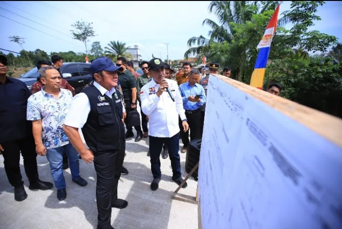 Herman Deru Resmikan Jembatan dan Tekankan Pembangunan SDM di Lubuk Rukam