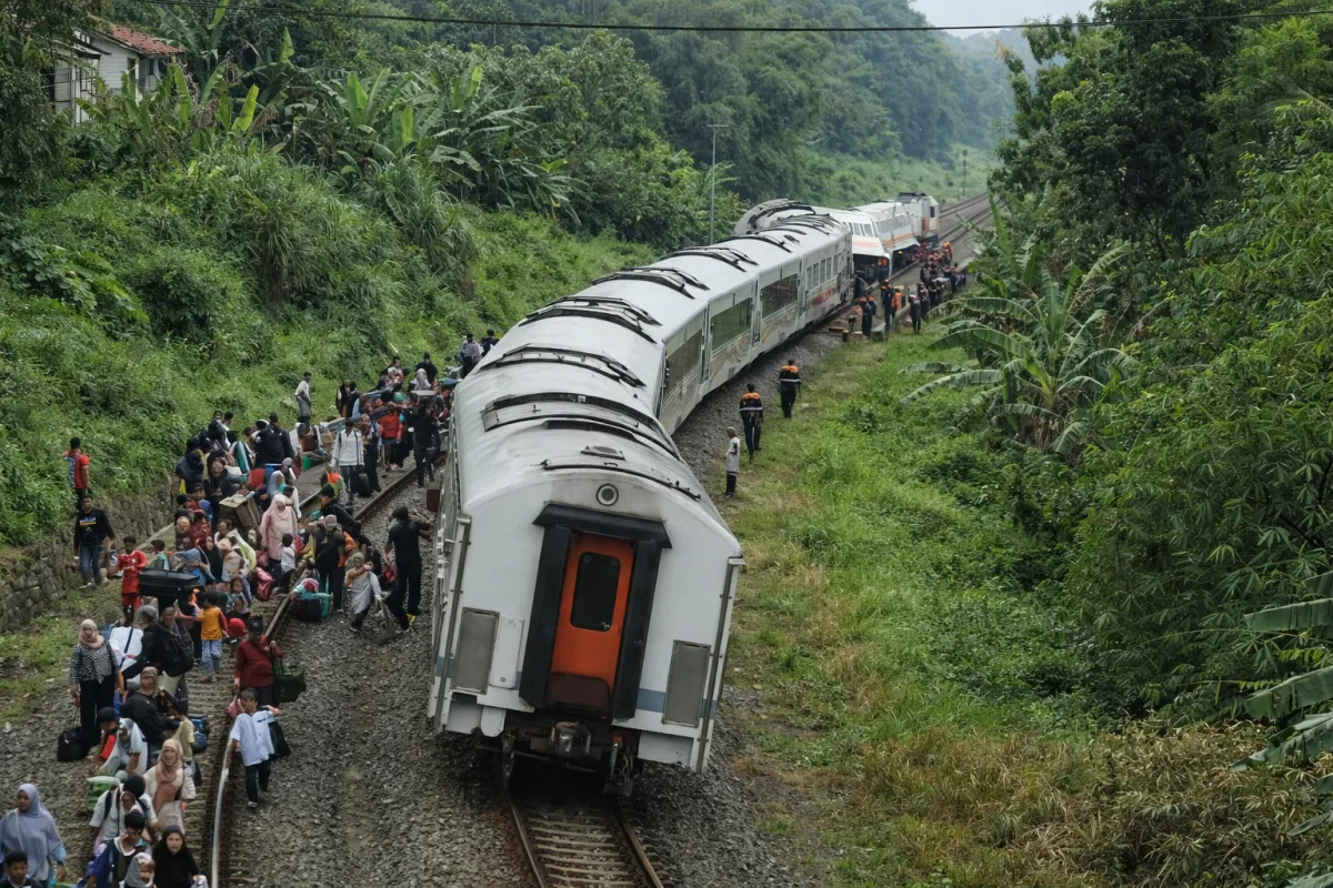 KA Bangunkarta Anjlok, Rute Kereta Dialihkan untuk Keamanan Penumpang