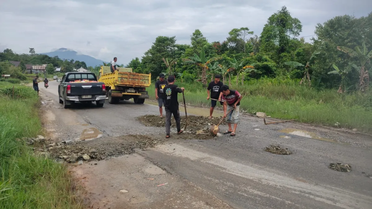 Pemkab Luwu Timur Tindak Lanjuti Aduan Jalan Rusak Ussu-Batas Kota Malili