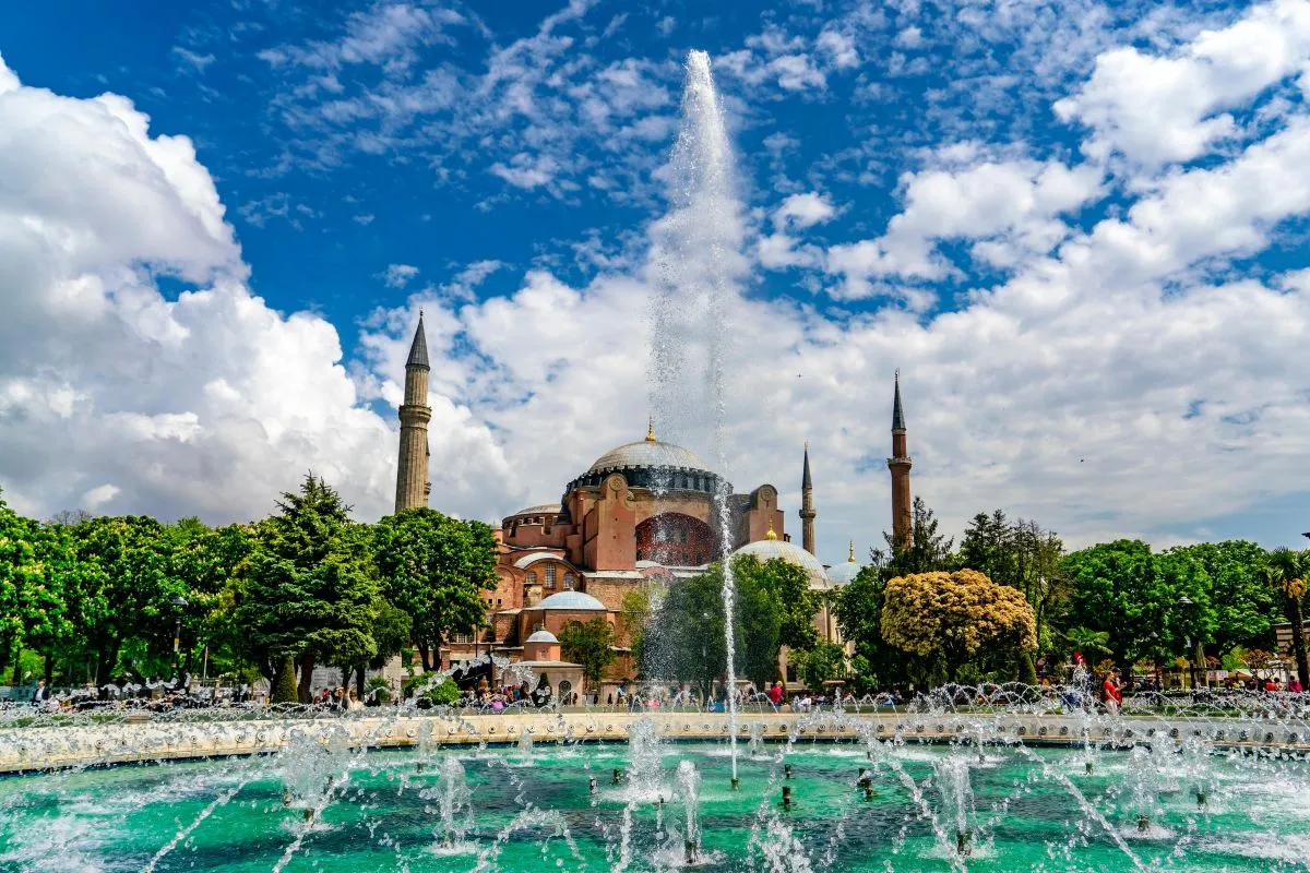 Mengungkap Keindahan Dua Hagia Sofia di Istanbul dan Iznik