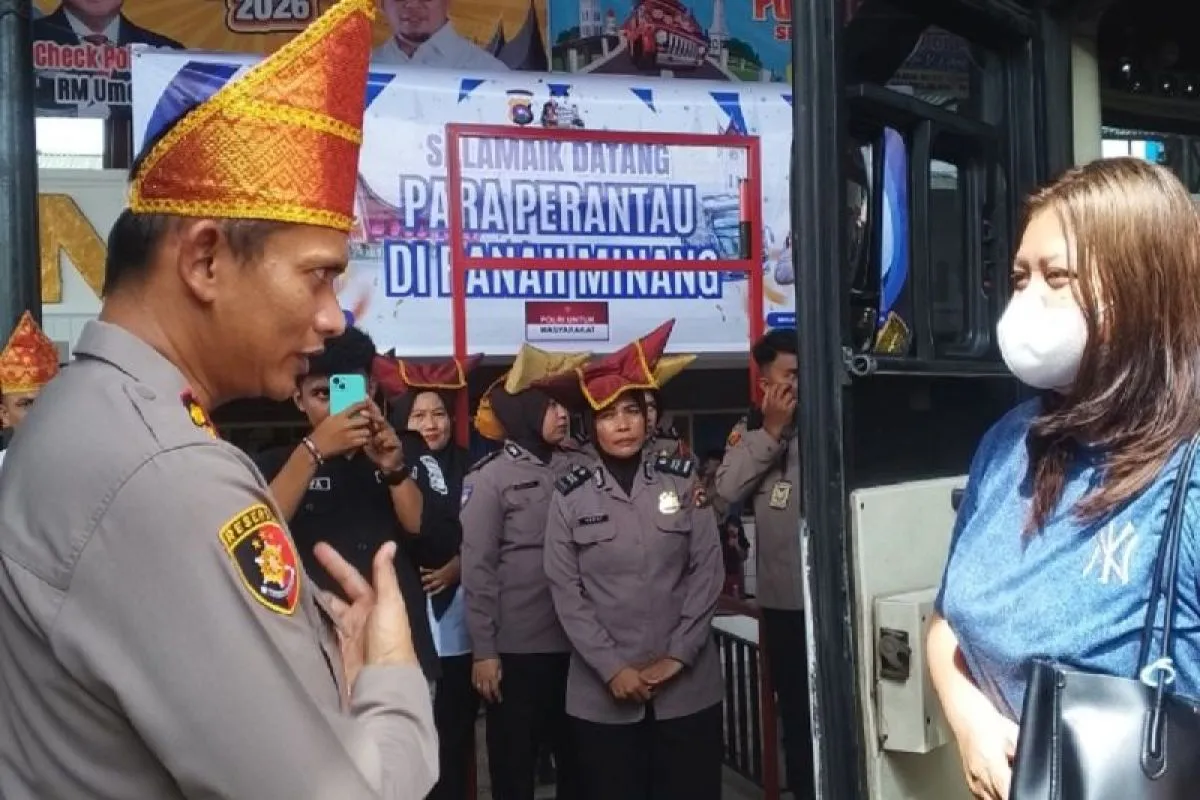 Kapolres Dharmasraya Sambut Rombongan Mudik Gratis Lebaran 2026