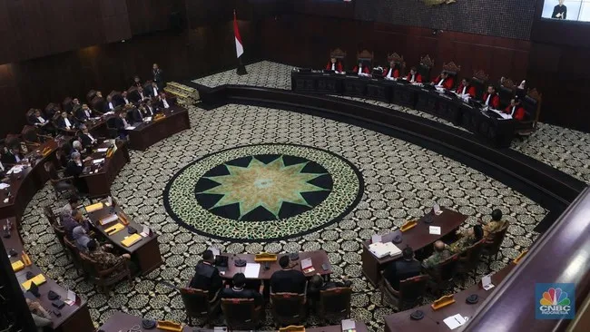 MK Perintahkan Perubahan UU Pensiun Pejabat DPR dalam Dua Tahun