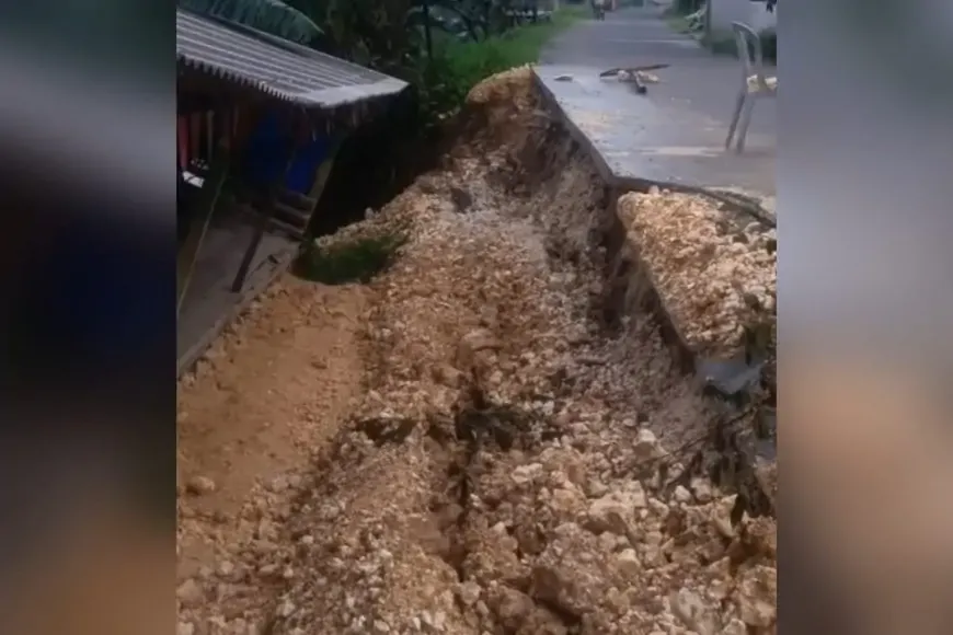 Jalan Poros Desa Keduyung Lamongan Ambles Sepanjang 30 Meter