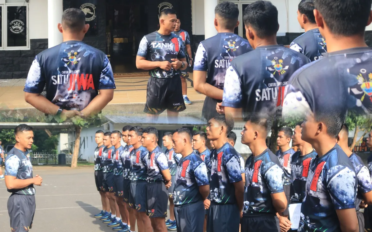 Prajurit Marinir Jaga Kebugaran dengan Jalan Sehat Selama Ramadan