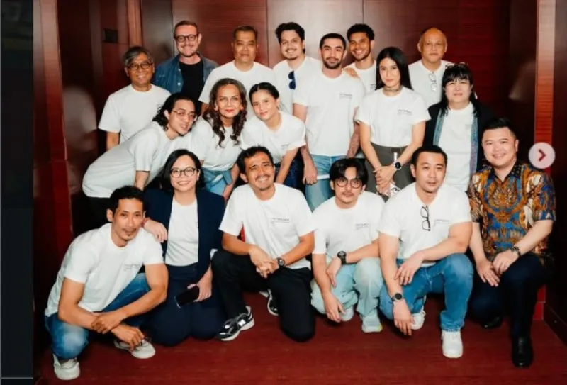 Film Laut Bercerita Resmi Perkenalkan Pemain Utama, Dipimpin Reza Rahadian dan Dian Sastrowardoyo