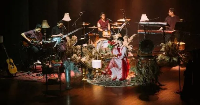 Isyana Sarasvati Sukses Gelar Konser Akustik di Gedung Kesenian Jakarta