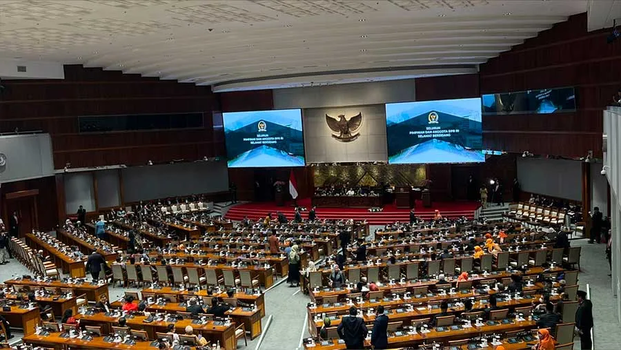 Rapat Paripurna DPR: Pidato Puan dan Pelantikan Anggota Baru