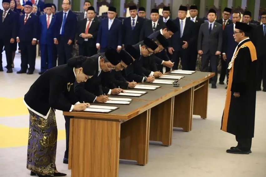 Sumpah Jabatan Anggota Dewan Komisioner OJK Resmi Dilaksanakan