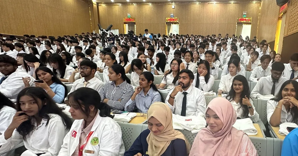 Universitas Nam Can Tho Sambut 1.300 Mahasiswa Baru di Sekolah Ilmu Kesehatan