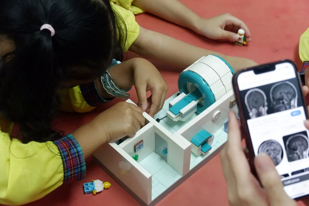 LEGO Bantu Anak Hadapi Prosedur MRI Tanpa Rasa Takut