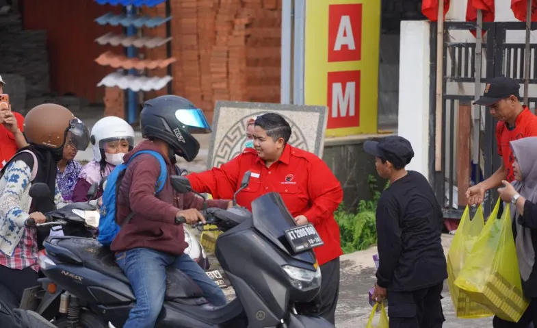 DPD PDIP Kaltim Gelar Berbagi Takjil untuk Dukung UMKM Selama Ramadan