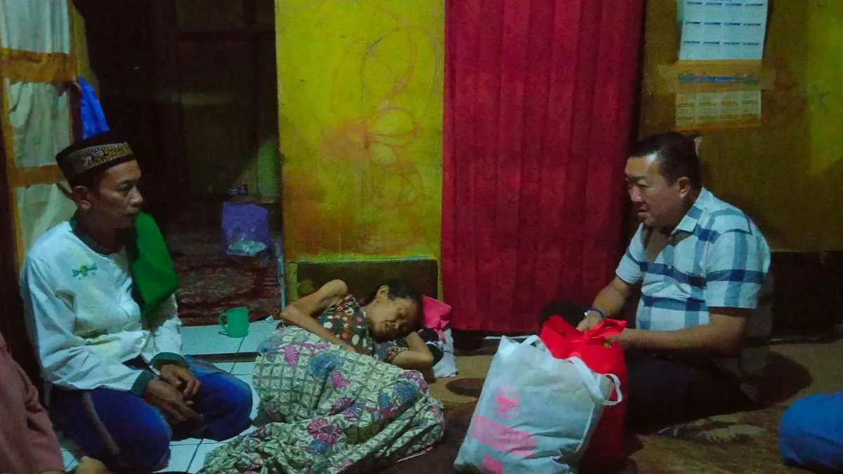 dr Maxi Berikan Dukungan Medis dan Sosial untuk Warga Subang yang Sakit