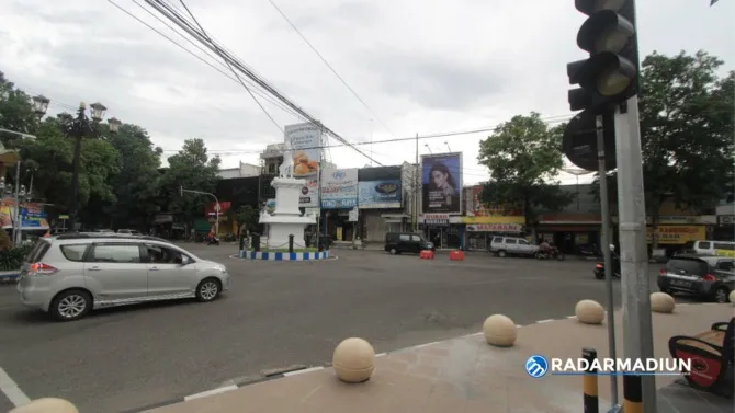 Lampu Lalu Lintas di Ponorogo Terdampak Petir