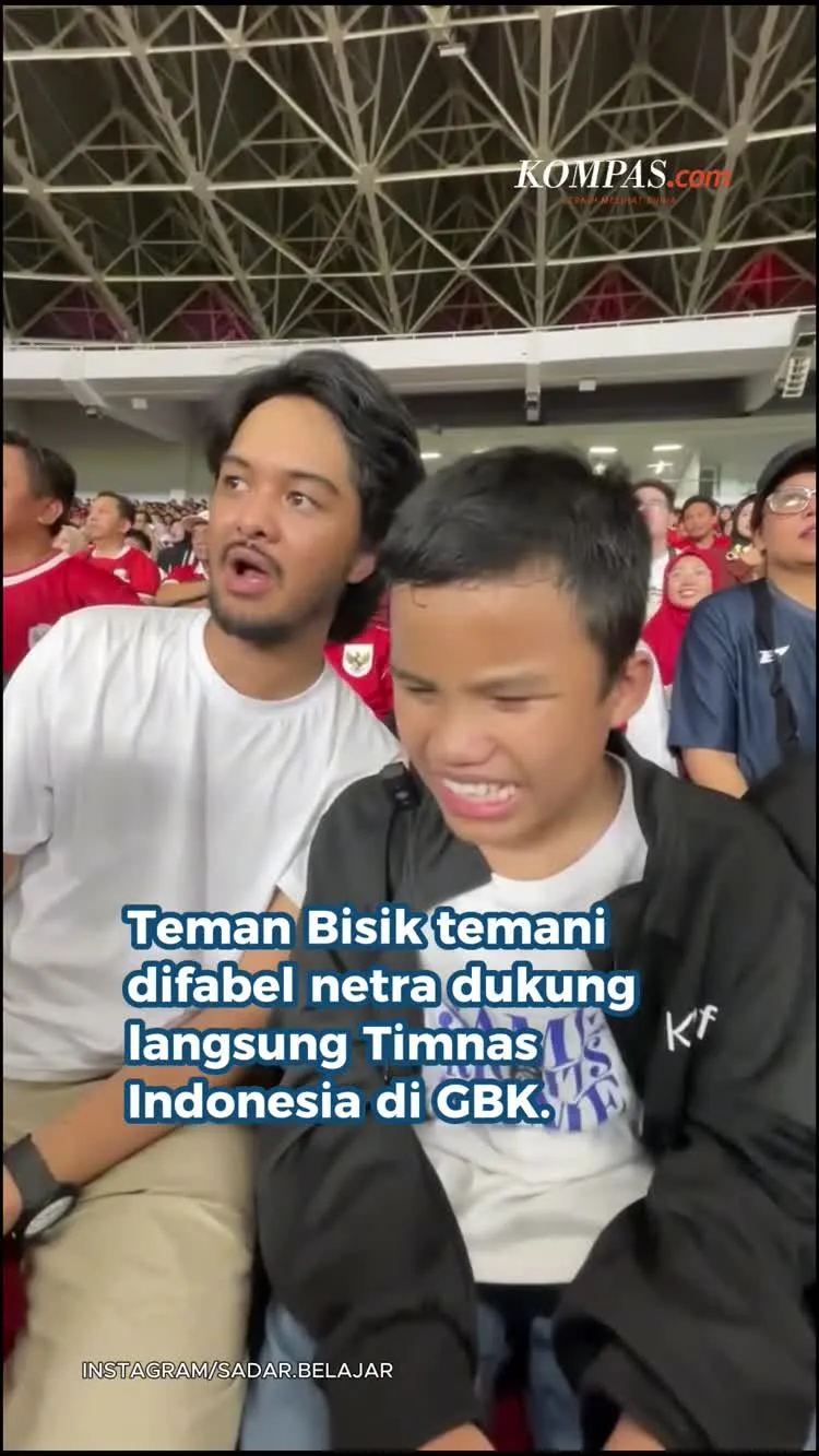 Difabel Netra Dukung Timnas Indonesia di GBK Bersama Teman Bisik