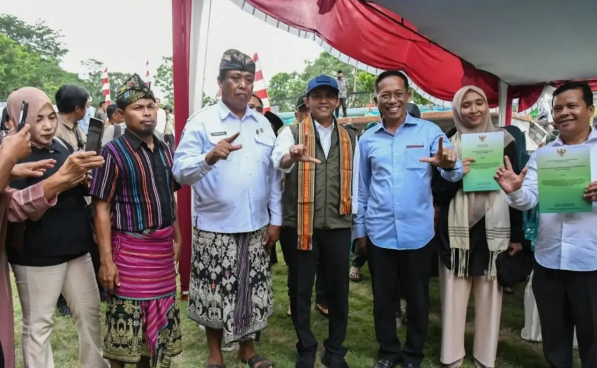 Pemerintah Serahkan 6 SK Perhutanan Sosial untuk Warga NTB