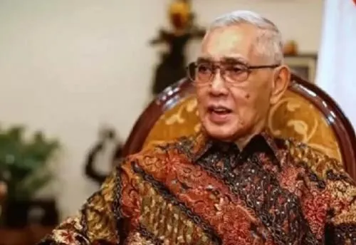 Bendera Setengah Tiang Tiga Hari Usai Wafatnya Try Sutrisno